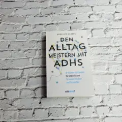 Buchcover "Den Alltag meistern mit ADHS" von Meredith Carder. Es bietet wirksame Strategien für Erwachsene zur ADHS-Behandlung und mehr Struktur.
