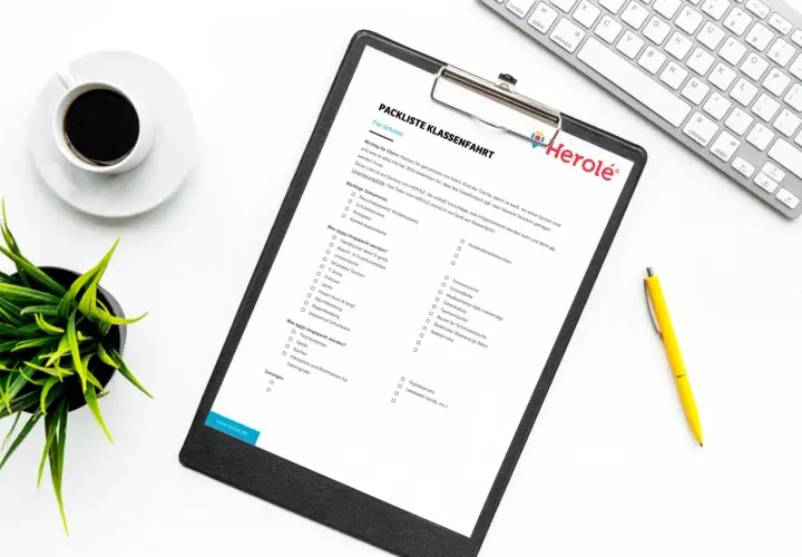 Packliste Klassenfahrt Lehrer: Checkliste für die Reisevorbereitung. Enthält wichtige Dokumente und Dinge, die eingepackt werden müssen.