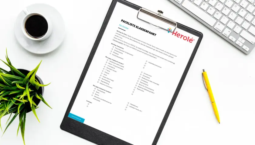 Packliste Klassenfahrt Lehrer: Checkliste für die Reisevorbereitung. Enthält wichtige Dokumente und Dinge, die eingepackt werden müssen.