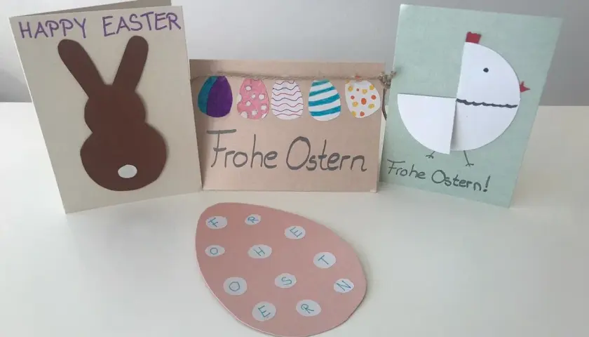 Drei selbstgebastelte Osterkarten mit Hasen, Küken und Ostereiern.