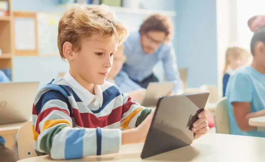 Digitale Grundschule - Mehr als nur Geräte: So gelingt die Förderung
