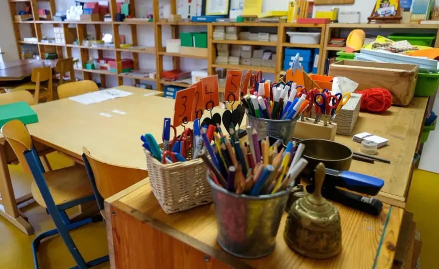 Montessori-Schule: Kosten, Gebühren & Spar-Tipps für Eltern