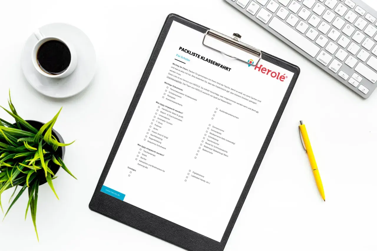 Packliste Klassenfahrt Lehrer: Checkliste für die Reisevorbereitung. Enthält wichtige Dokumente und Dinge, die eingepackt werden müssen.
