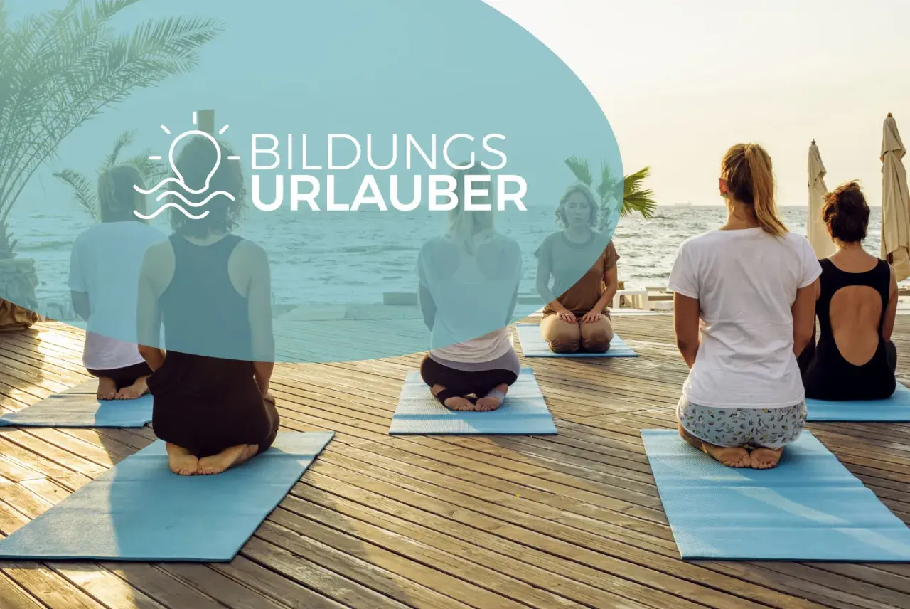 Lehrer aus NRW genießen einen Bildungsurlaub mit Yoga am Meer.